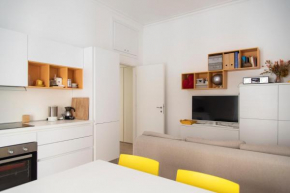 Bright And Quiet Flat Near The City Center